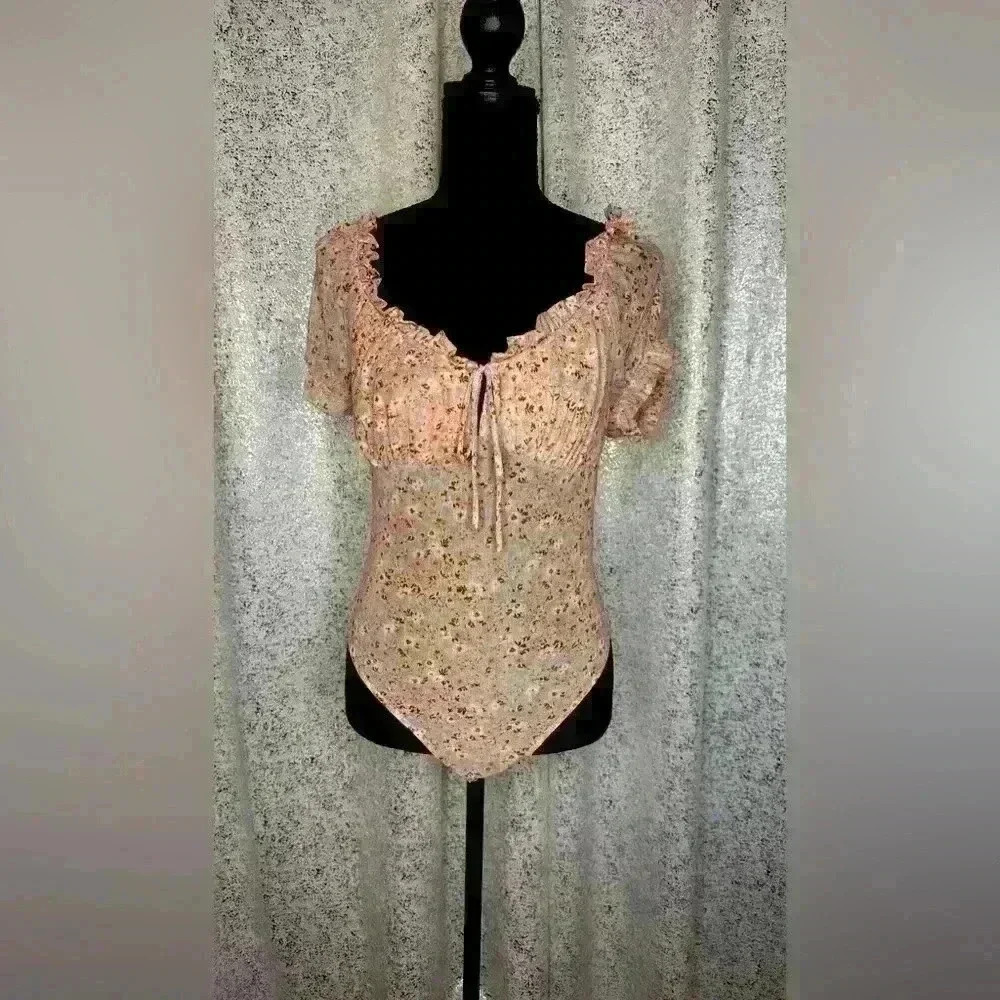 NWOT Never worn Peach floral bodysuit